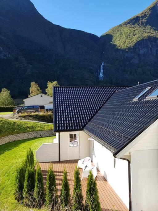 Cheerful 4-Bedroom Home With Fireplace, 1,5Km From Flam Center Aurland Εξωτερικό φωτογραφία