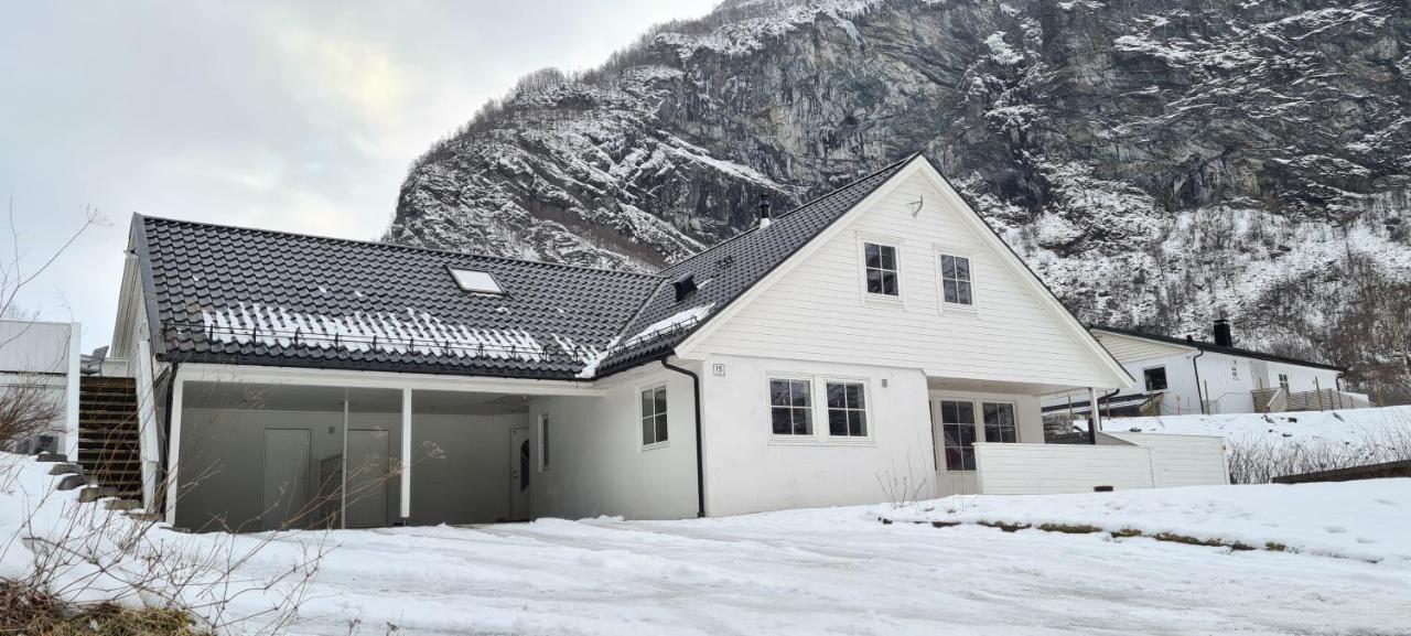 Cheerful 4-Bedroom Home With Fireplace, 1,5Km From Flam Center Aurland Εξωτερικό φωτογραφία